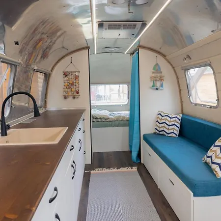 Luxury Vintage Airstream Rv/caravan Retro Charm Meets Comfort * Китен