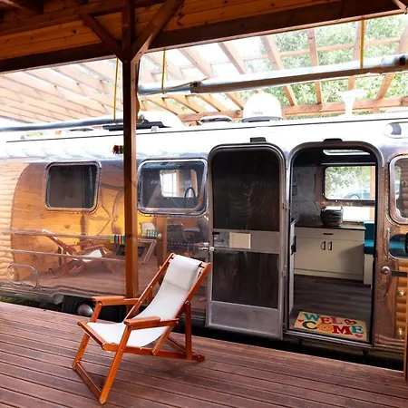 Luxury Vintage Airstream Rv/caravan Retro Charm Meets Comfort Китен