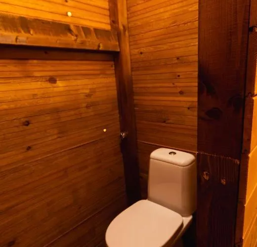 Luxury Vintage Airstream Rv/caravan Retro Charm Meets Comfort Campsite